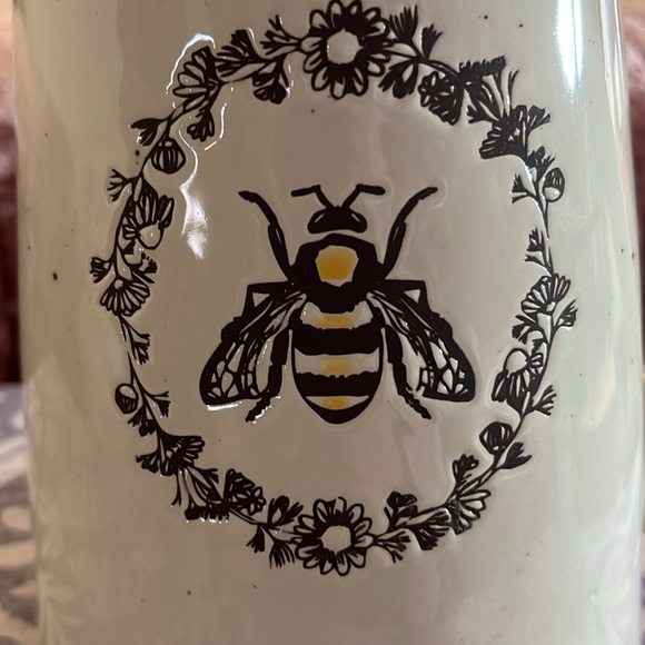 7" x 4.75" x 9.5" - pitcher Never Used - Picture 2 of 9